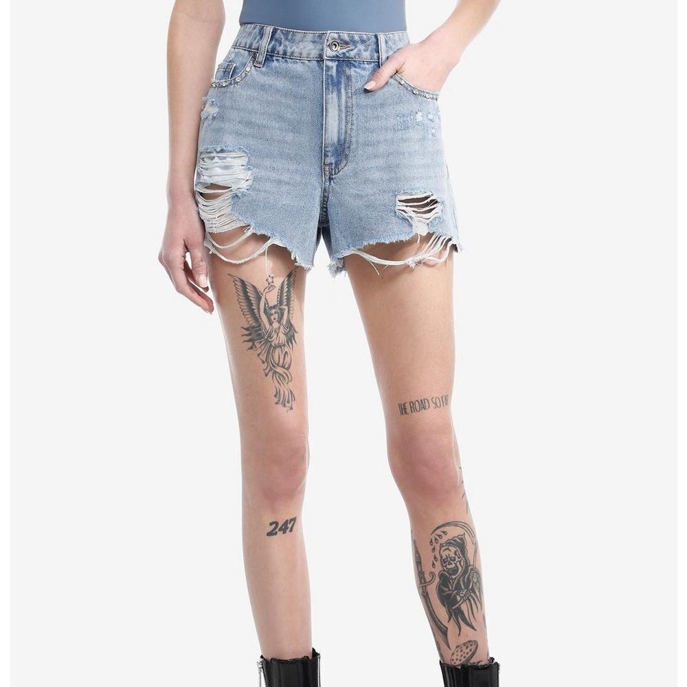 HOT TOPIC Social Collision® Skull Rhinestone Stud‎ Girls Denim Shorts NWT